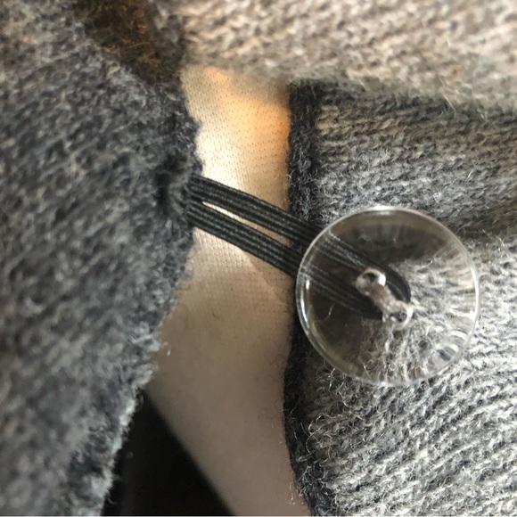 Chiaramente two tone Gray 66%Wool stretch knit modern cardigan/shawl Size Large - Picture 8 of 13